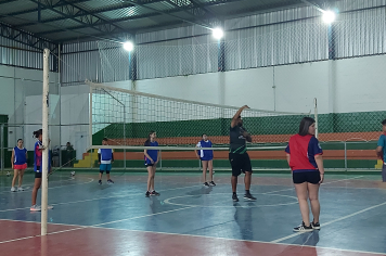 Foto - Treino de Vôlei Infantil e Adolescentes