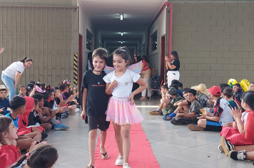 Foto - Dia de Fantasia na Escola Municipal Antônio Ferreira