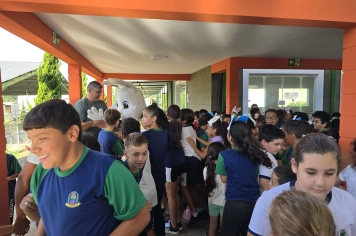 Foto - Entrega de Ovos de Páscoa Escolas Municipais