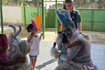 Foto - Entrega de Ovos de Páscoa Escolas Municipais