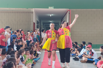 Foto relacionada - Desfile de Fantasias Encanta Alunos e Professores na Escola Municipal Antônio Ferreira!