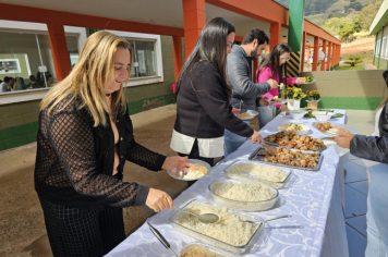 Foto - Professores da rede municipal de Albertina recebem Chromebooks para uso pedagógico