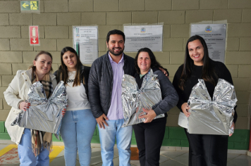 Foto - Professores da rede municipal de Albertina recebem Chromebooks para uso pedagógico