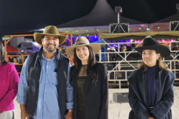 Foto - Abertura do 29º Rodeio leva emoção e espetáculo à arena!