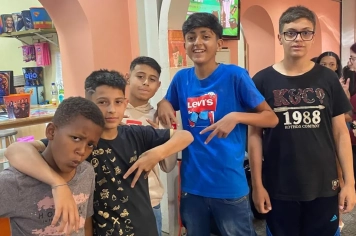 Foto relacionada - CRAS leva crianças e adolescentes para momento especial de cinema