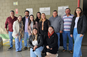 Foto - Professores da rede municipal de Albertina recebem Chromebooks para uso pedagógico