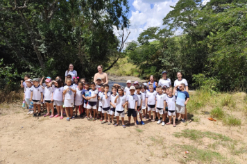 Foto - Alunos celebram o aniversário de Albertina e o Carnaval com muita alegria!