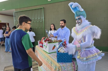Foto - Entrega de Ovos de Páscoa Escolas Municipais