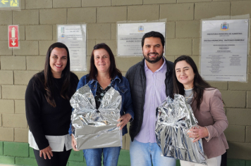 Foto - Professores da rede municipal de Albertina recebem Chromebooks para uso pedagógico
