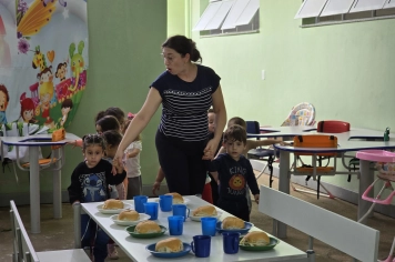 Foto - Lanche Especial de Fim de Ano – Creche Municipal Teresa Rossi