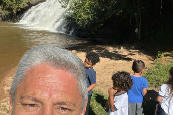 Foto - Alunos celebram o aniversário de Albertina e o Carnaval com muita alegria!