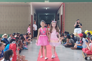 Foto - Dia de Fantasia na Escola Municipal Antônio Ferreira