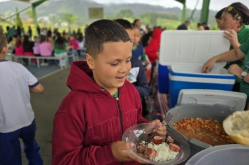 Foto - Churrasco na Escola Municipal Antonio Ferreira
