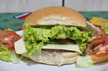 Foto relacionada - LANCHES ESPECIAIS MARCAM PROGRAMAÇÃO DE FIM DE ANO NA PRÉ-ESCOLA MUNICIPAL LUZIA SANCHES DINIZ