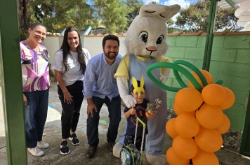 Foto - Entrega de Ovos de Páscoa Escolas Municipais