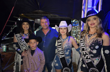 Foto - Tradição e fé embalaram o segundo dia do rodeio