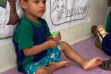 Foto relacionada - Criatividade em ação: crianças da rede municipal aprendem e se divertem com massinhas durante a Semana das Crianças