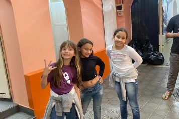 Foto relacionada - CRAS leva crianças e adolescentes para momento especial de cinema