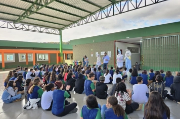 Foto - Entrega de Ovos de Páscoa Escolas Municipais