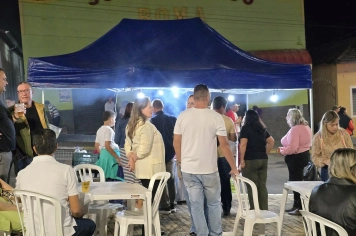 Foto relacionada - Feira Noturna leva grande público à praça e movimenta Albertina com música, sabores e convivência