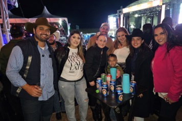 Foto - Abertura do 29º Rodeio leva emoção e espetáculo à arena!