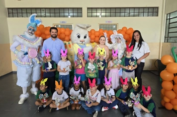 Foto - Entrega de Ovos de Páscoa Escolas Municipais