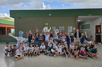 Foto - Entrega de Ovos de Páscoa Escolas Municipais