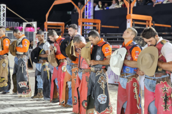 Foto - Abertura do 29º Rodeio leva emoção e espetáculo à arena!