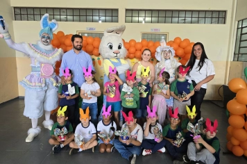 Foto - Entrega de Ovos de Páscoa Escolas Municipais