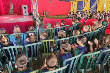 Foto - Crianças da Pré-Escola vivem dia mágico no circo em Jacutinga