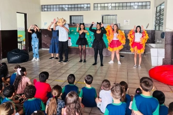 Foto - Teatro “Os Saltimbancos” na Pré-Escola Luzia Sanches Diniz