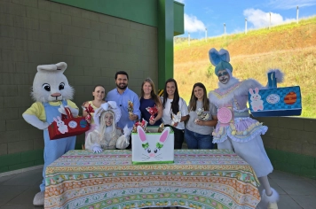 Foto - Entrega de Ovos de Páscoa Escolas Municipais