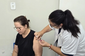 Foto - Imunização da equipe da UBS