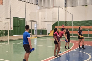 Foto - Treino de Vôlei de Base