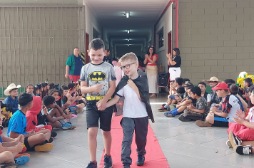 Foto - Dia de Fantasia na Escola Municipal Antônio Ferreira