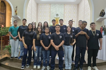 Foto relacionada - Noite de Fé e Gratidão Marca Caminhada dos Formandos do 9º Ano