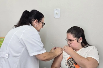 Foto - Imunização da equipe da UBS