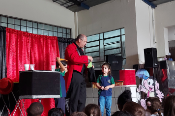 Foto relacionada - A Magia Invade as Escolas Municipais de Albertina!