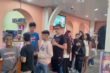 Foto relacionada - CRAS leva crianças e adolescentes para momento especial de cinema