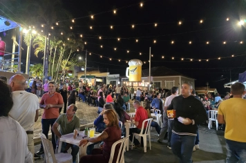 Foto relacionada - Feira Noturna leva grande público à praça e movimenta Albertina com música, sabores e convivência