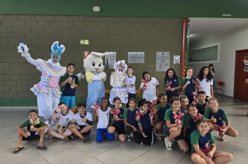 Foto - Entrega de Ovos de Páscoa Escolas Municipais