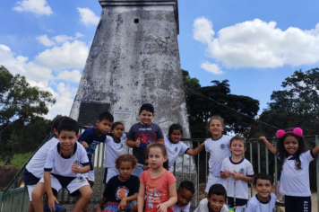 Foto - Alunos celebram o aniversário de Albertina e o Carnaval com muita alegria!