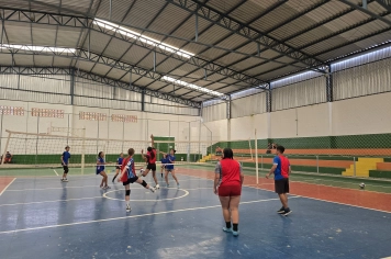 Foto - Treino de Vôlei de Base