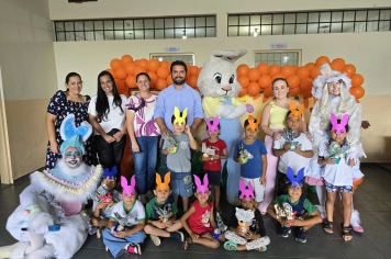 Foto - Entrega de Ovos de Páscoa Escolas Municipais