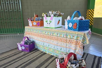Foto - Entrega de Ovos de Páscoa Escolas Municipais