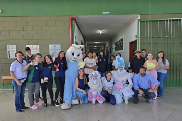 Foto - Entrega de Ovos de Páscoa Escolas Municipais