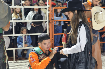 Foto - Abertura do 29º Rodeio leva emoção e espetáculo à arena!