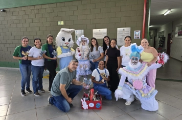 Foto - Entrega de Ovos de Páscoa Escolas Municipais