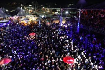 Foto - Abertura do 29º Rodeio leva emoção e espetáculo à arena!