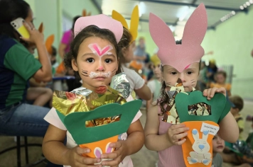 Foto - Entrega de Ovos de Páscoa Escolas Municipais
